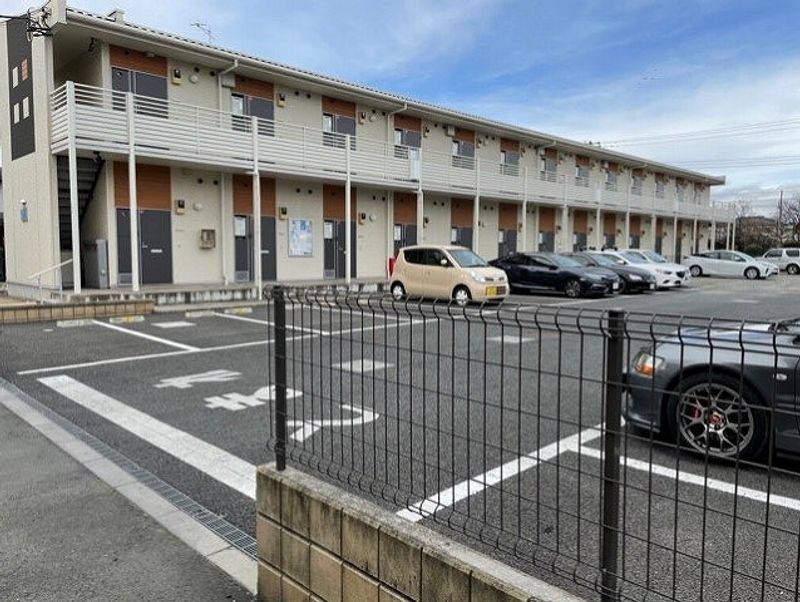 レオネクスト葉 駐車場