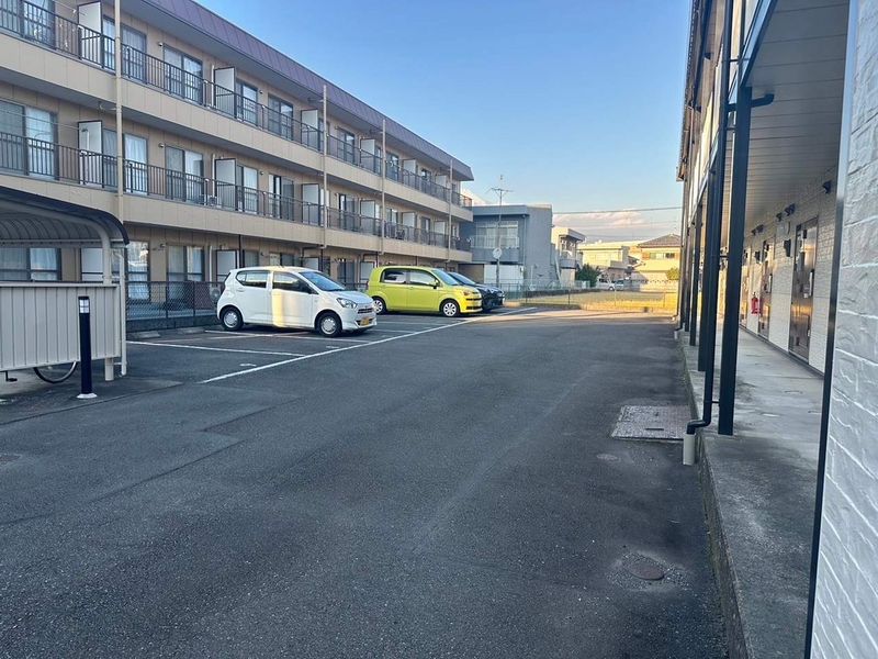 レオパレスＫ 駐車場