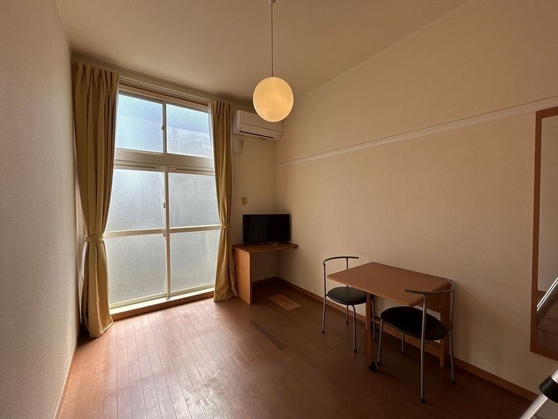 レオパレスレイヒルズ 居間