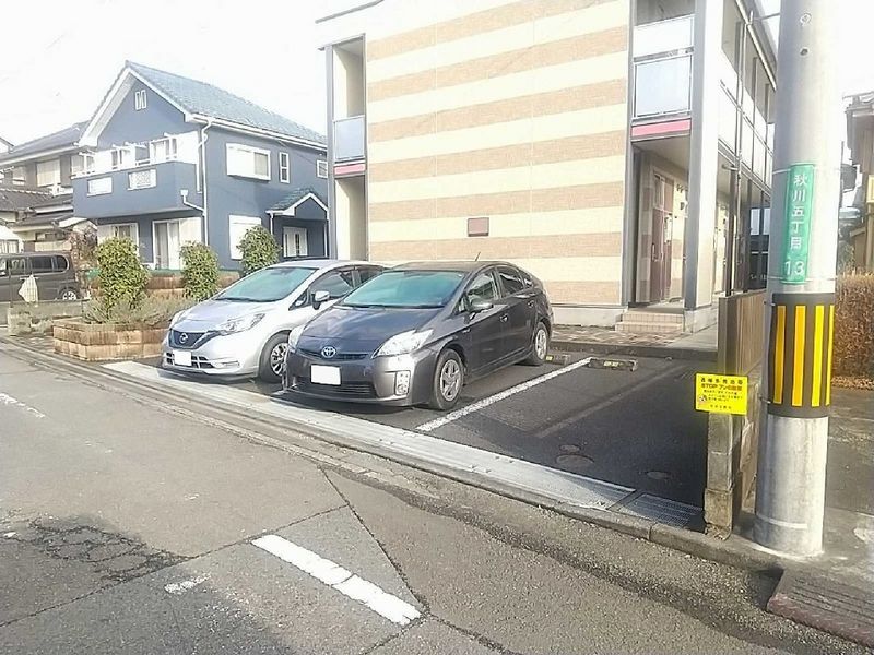 レオパレスピーチハウス 駐車場