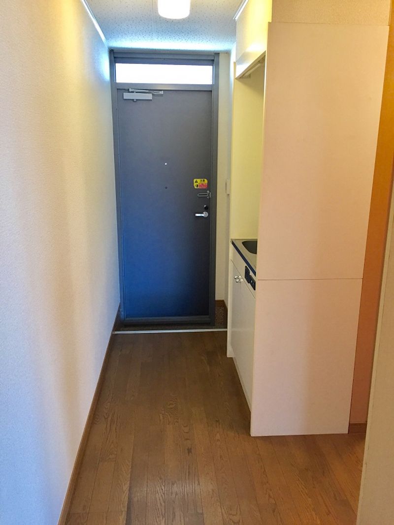 レオパレスコンフォール 玄関