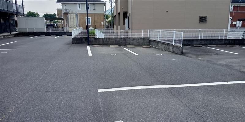 レオパレスアークハイツⅡ 駐車場