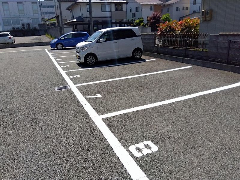 レオパレスＨＧ　Ｅ３ラムパート 駐車場
