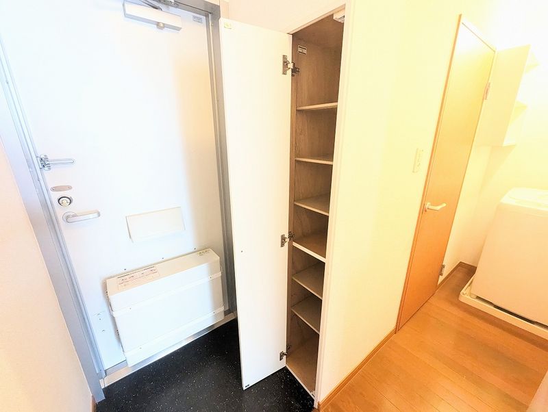 レオパレスめぐみ 玄関