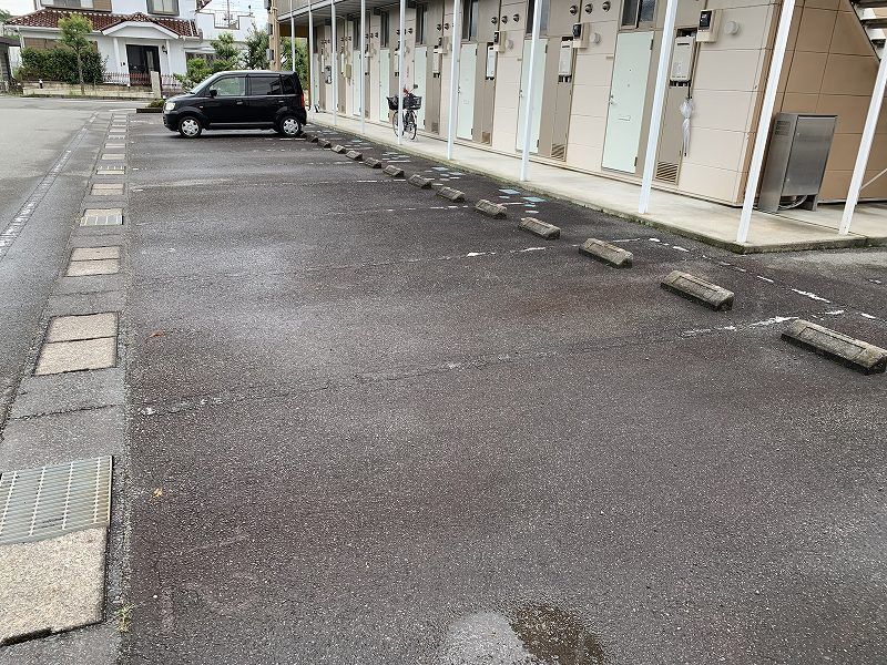 レオパレスクレール 駐車場