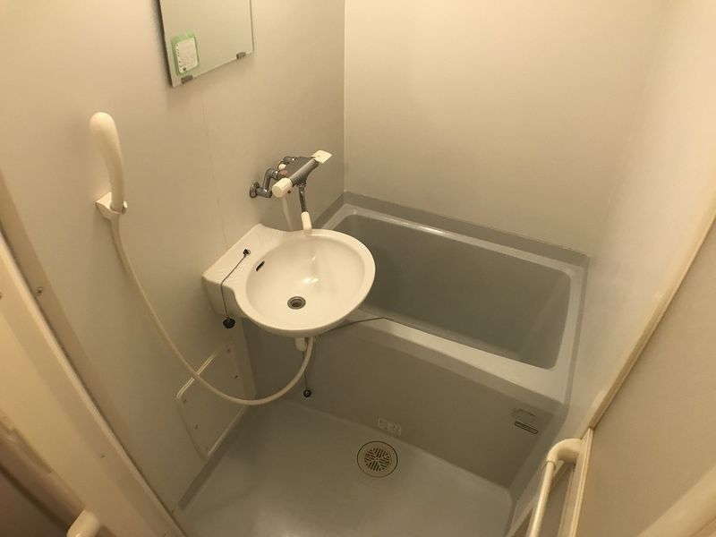 レオパレスすず 風呂