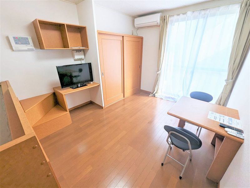 レオパレス若葉 居間
