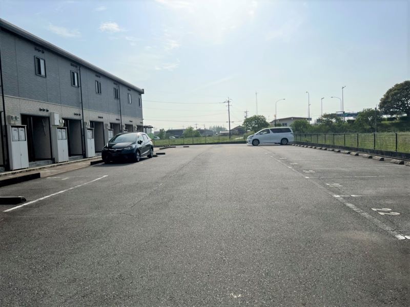 レオパレスＴＡＫＵＪＩ 駐車場