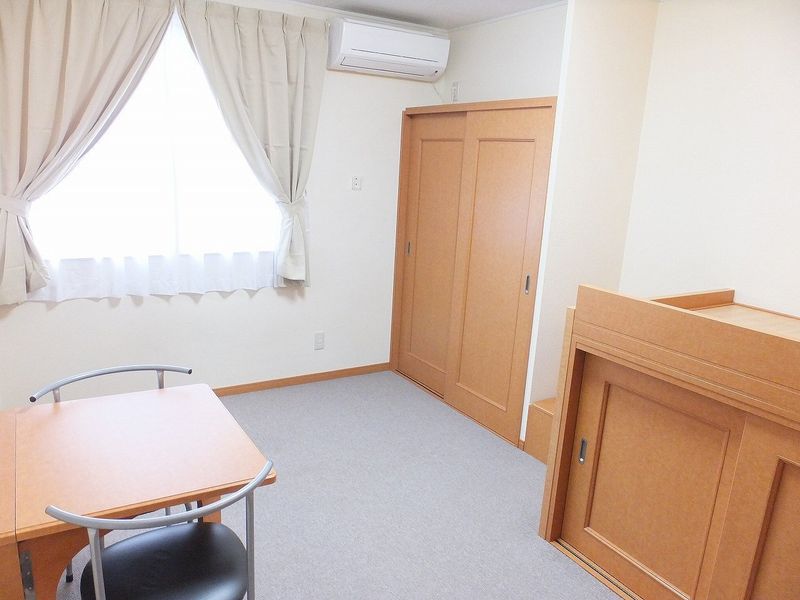 レオパレスルミエール六番館 居間