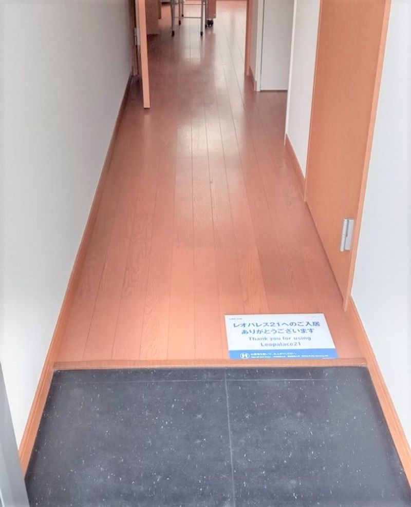 レオパレス静樹 玄関