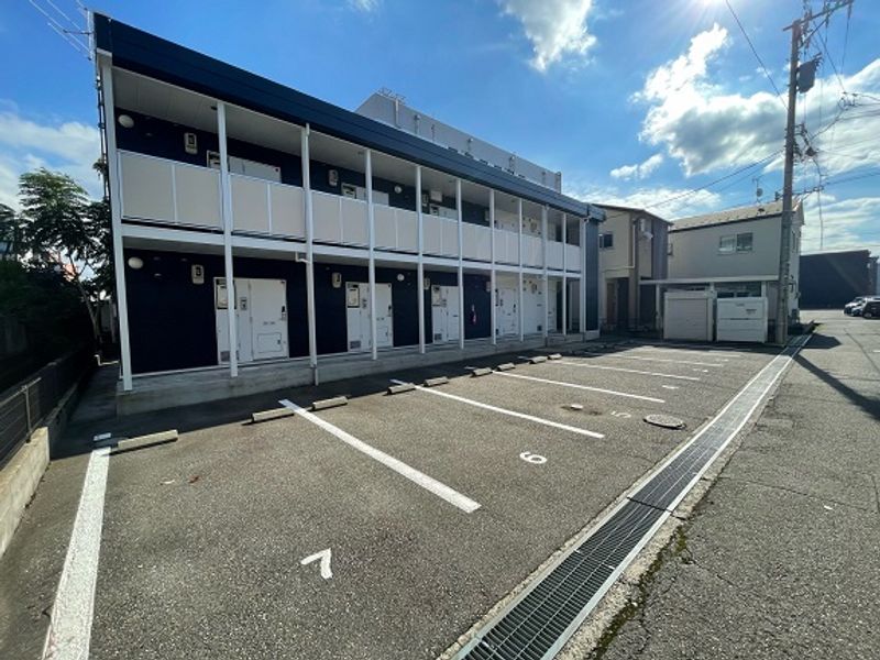 レオパレスエスペーロ 駐車場