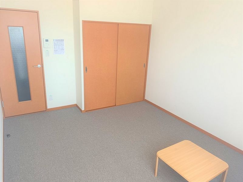 レオパレス烏森 居間
