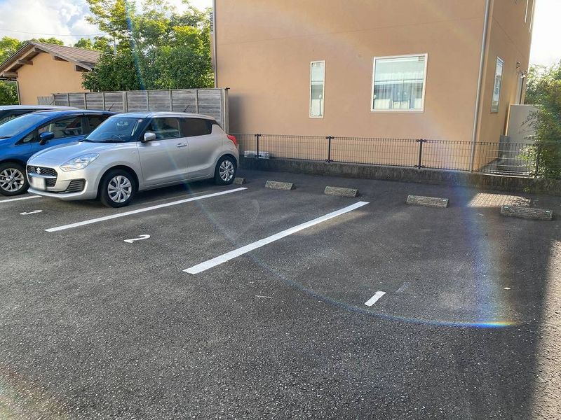 レオパレス雁ケ音 駐車場