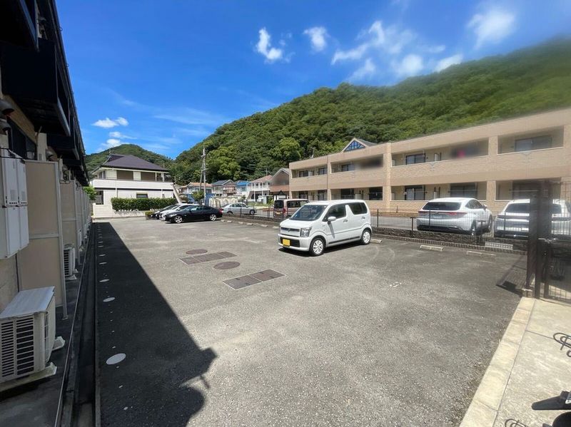 レオパレス紀ノ川 駐車場