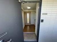レオパレスバロン 玄関