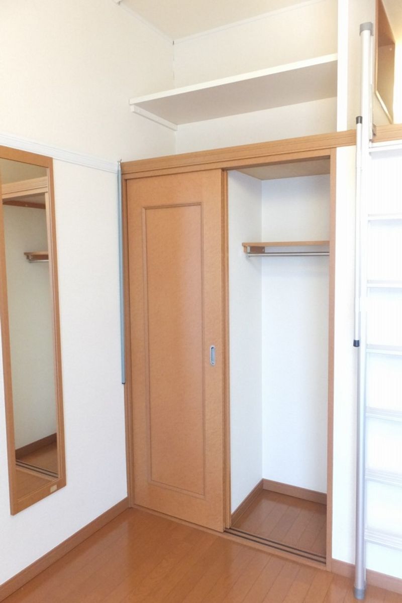 レオパレスシロヤシキ 収納