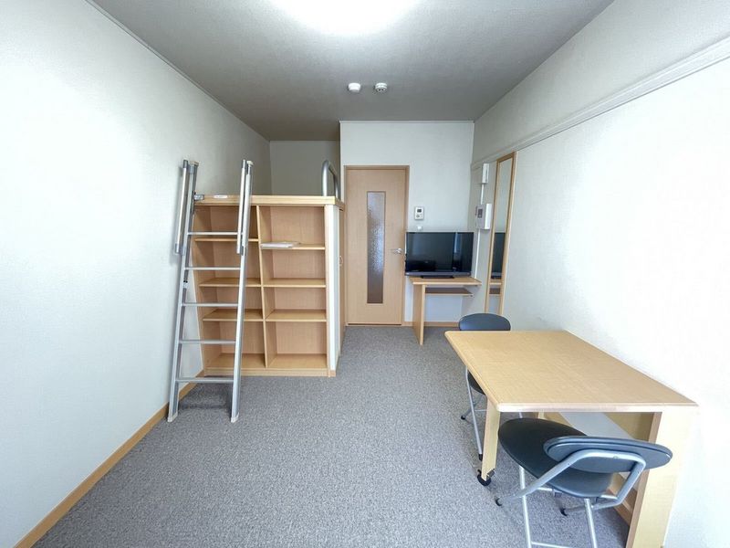 レオパレステルヌーラ彦根 居間