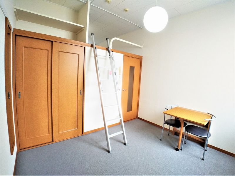 レオパレスフローラリア 居間