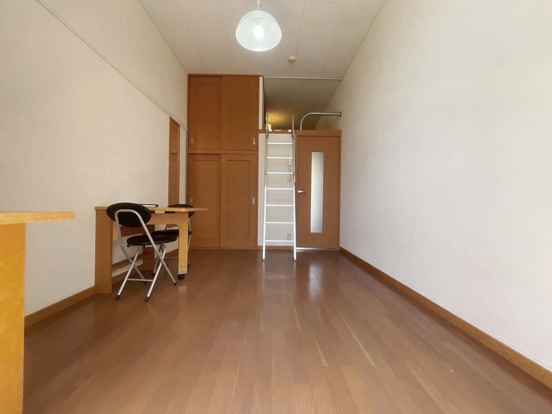 レオパレスコスモーＳ 居間