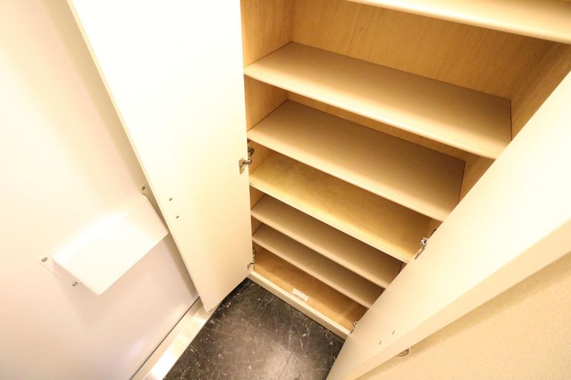 レオパレスビューテラス草内 玄関