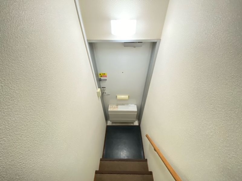 レオパレスコンフィアンス 玄関