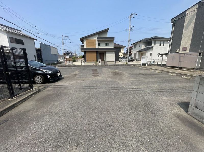 レオパレス前田 駐車場