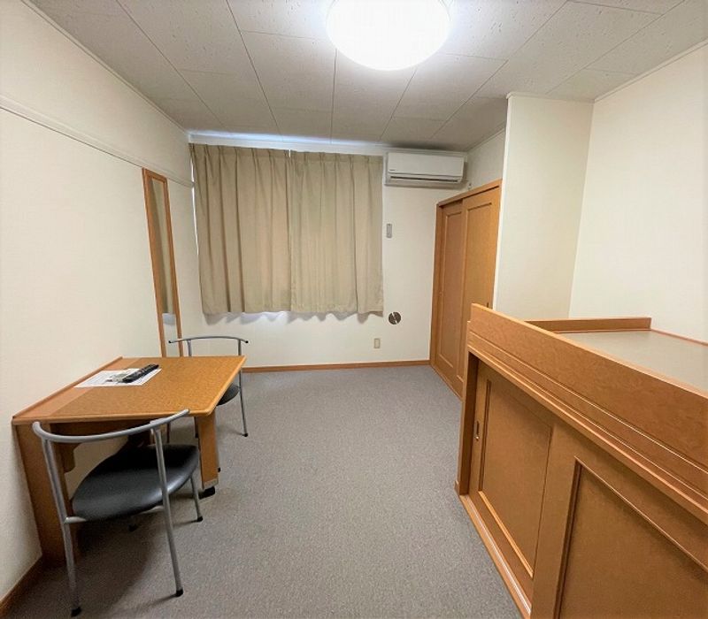 レオパレスティエラ 居間