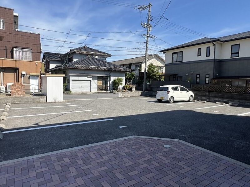 レオパレスＤＯＬＰＨＩＮ 駐車場
