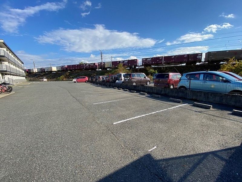 レオパレスＲａｄｉａｎｔ時宗 駐車場