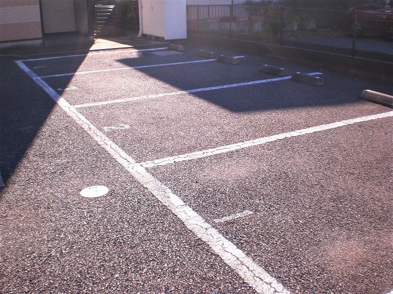 レオパレス優 駐車場