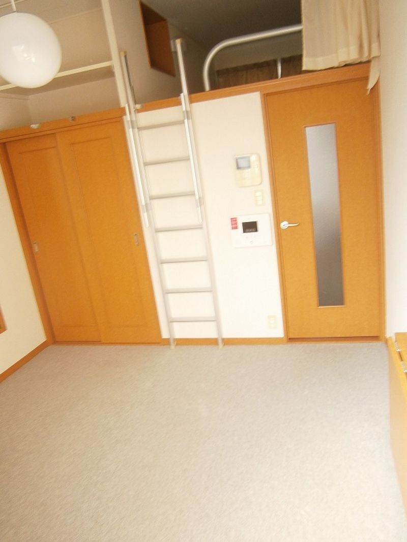 レオパレスルミエール 居間