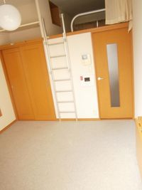 レオパレスルミエール 居間
