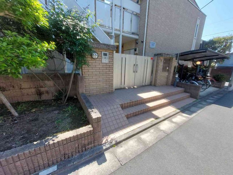 レオパレスアミティエ エントランス