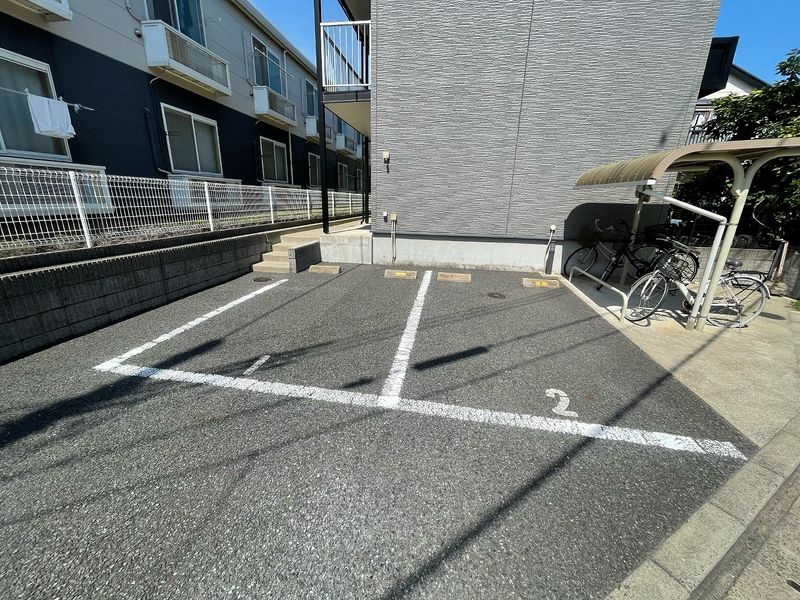 レオパレスモワ　ピエス 駐車場