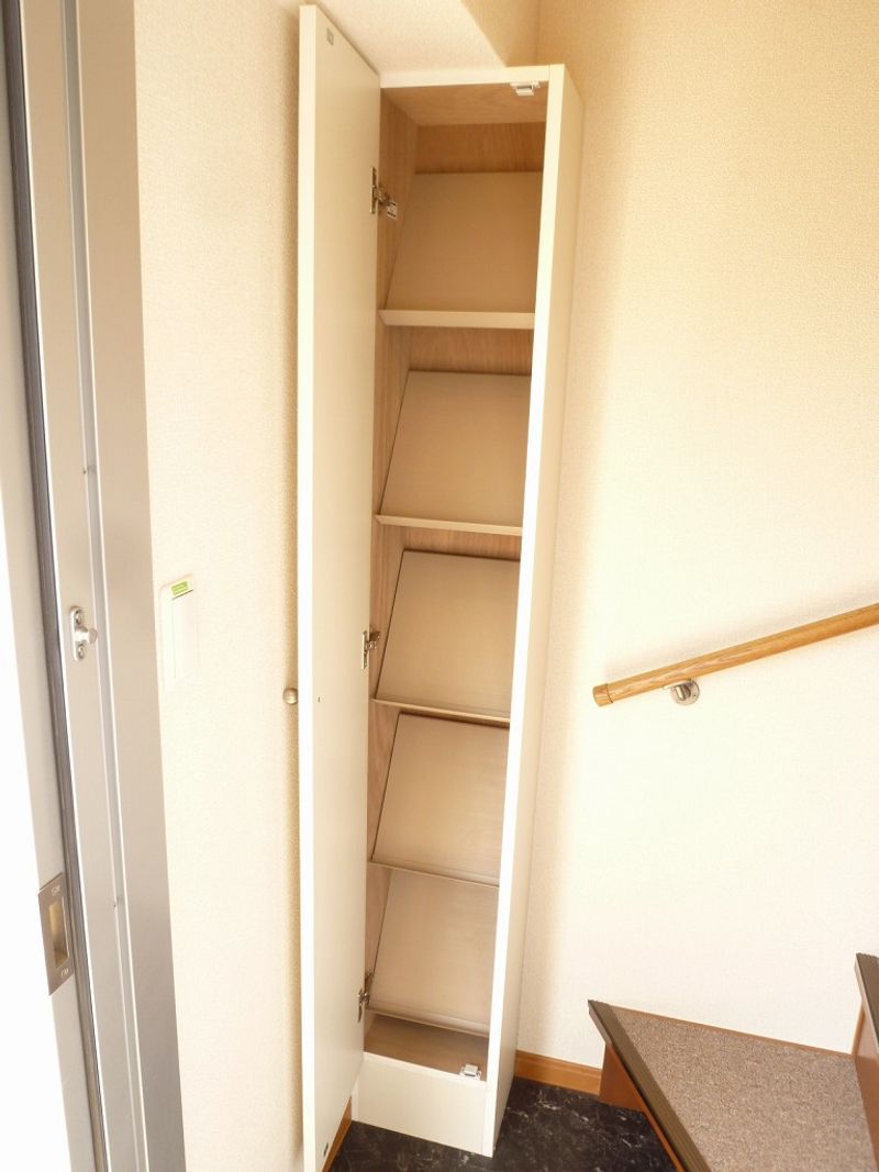 レオパレスタイラ 玄関