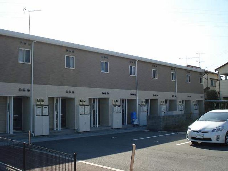 レオパレス陵南 駐車場