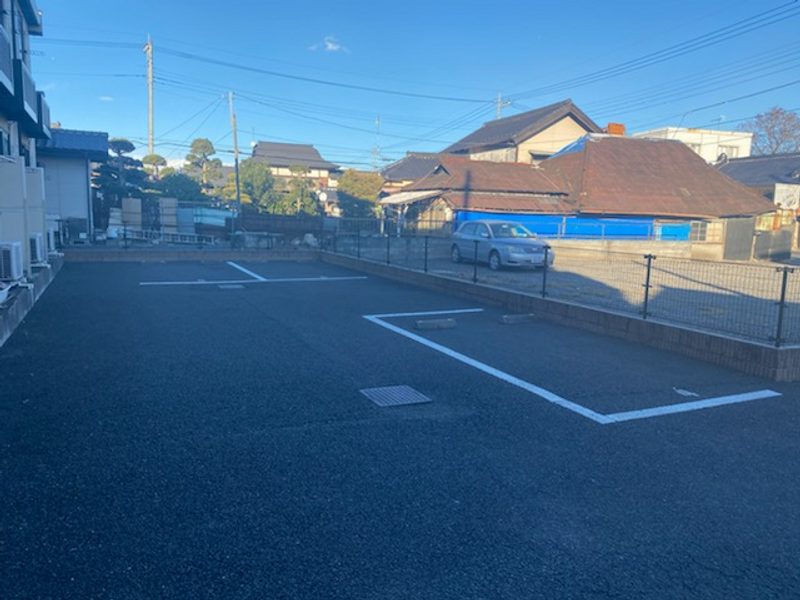 レオパレスＫＳⅦ 駐車場