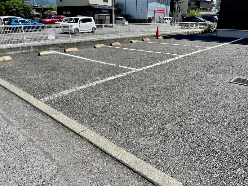 レオパレスＮａｇｉｓａ 駐車場