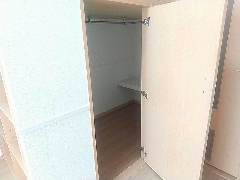 レオパレスＢＯＮＨＥＵＲ弐番館 収納