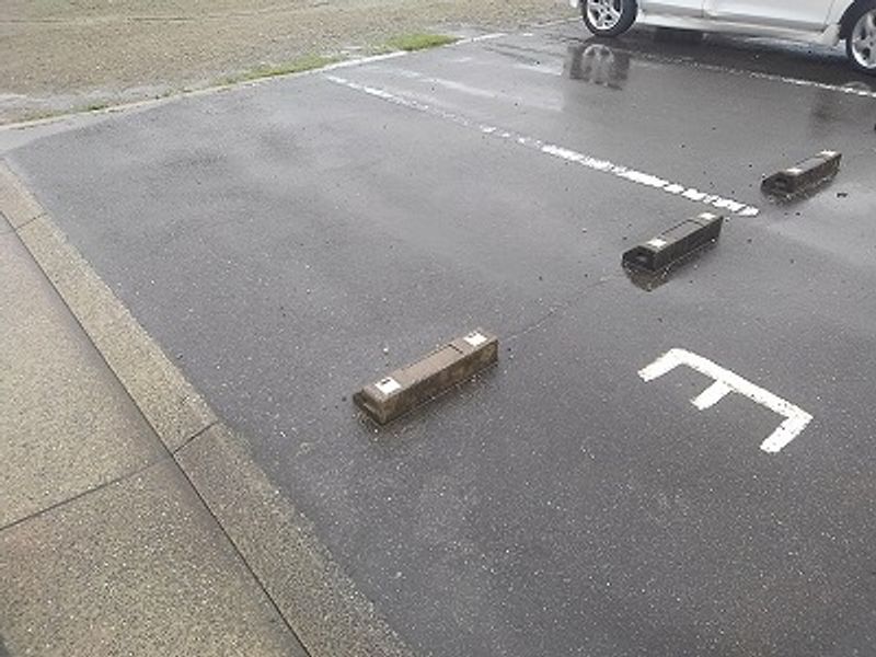 レオパレスサンプラス 駐車場