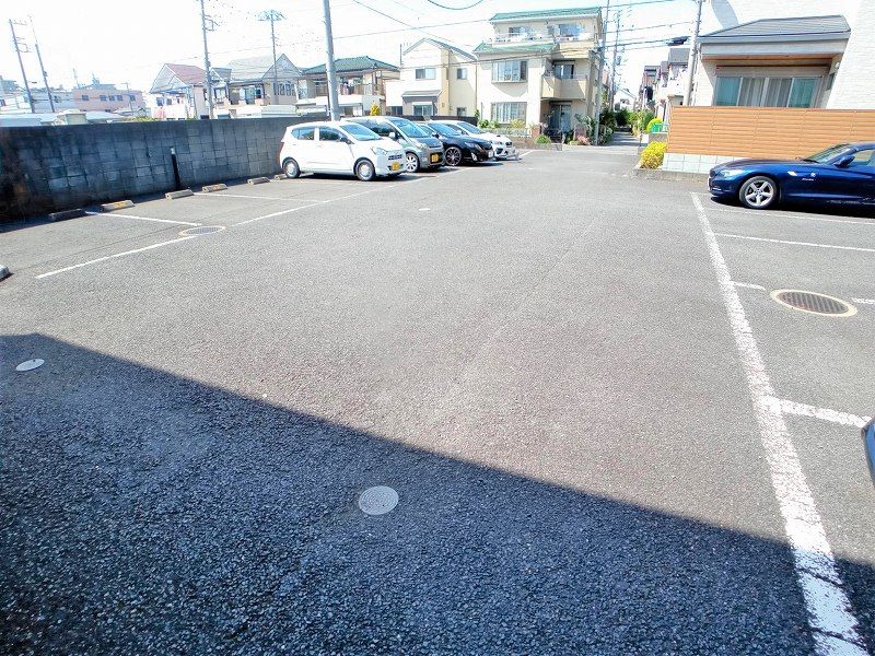 レオパレス山王 駐車場