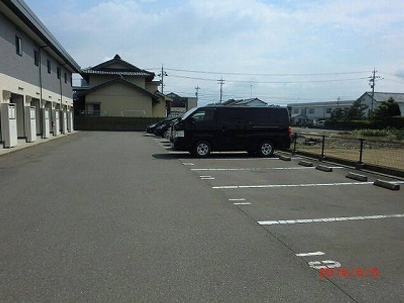 レオパレススプリングパル 駐車場