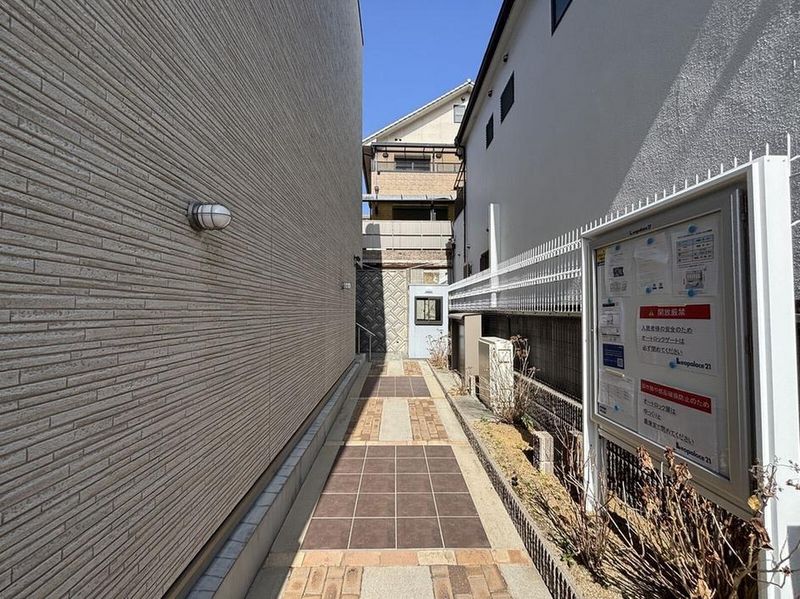 CLEINO N's Garden Entrance