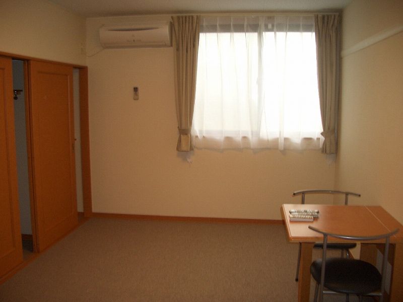 レオパレスひねもす 居間