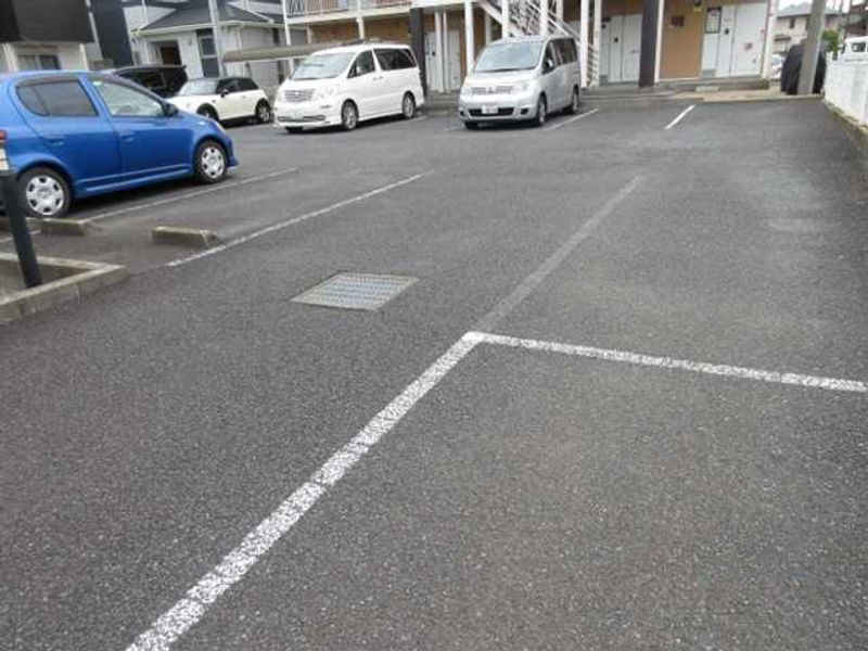 レオパレス妻田北Ａ 駐車場