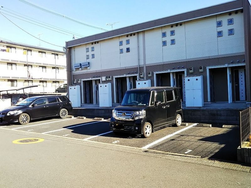 レオネクストラバーズ　Ⅲ 駐車場