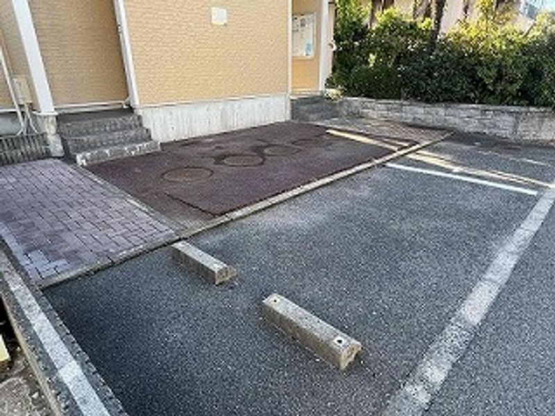 レオパレスレイ 駐車場