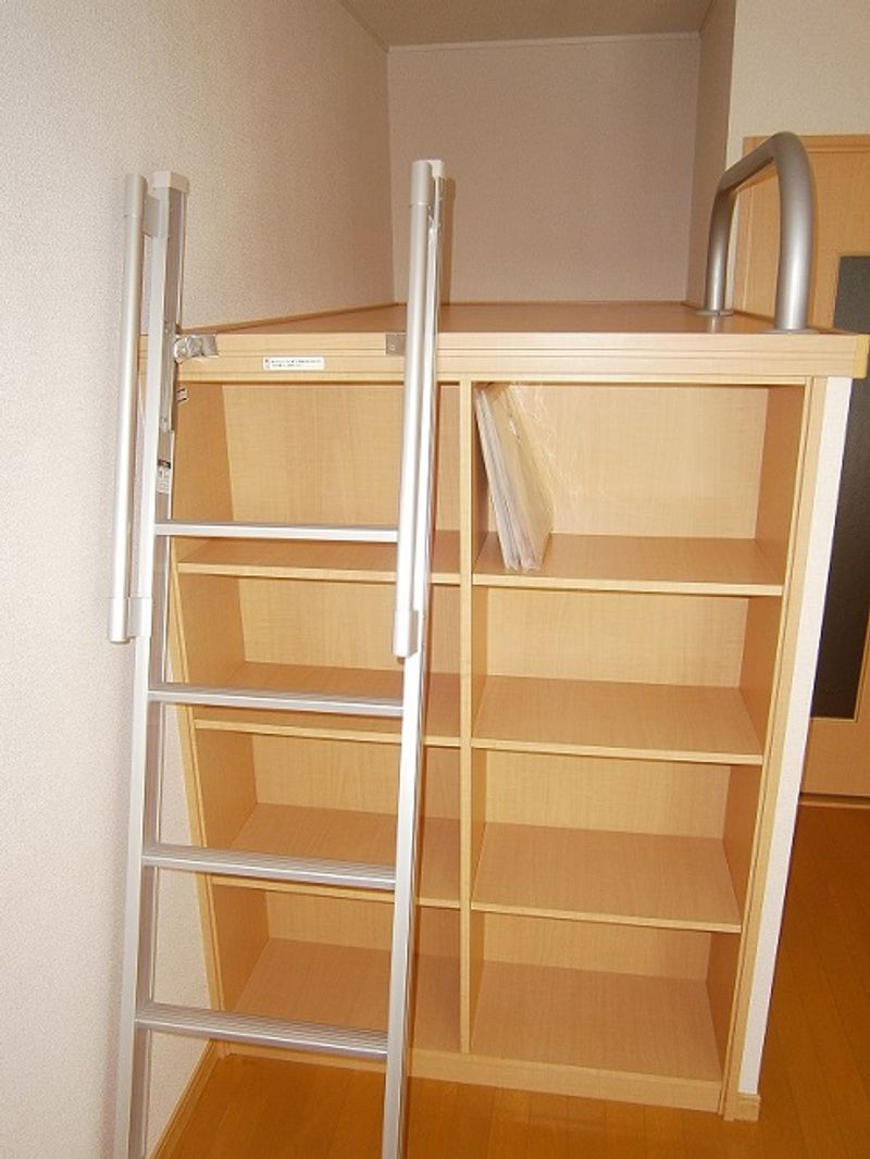 レオパレス伊勢吉 収納