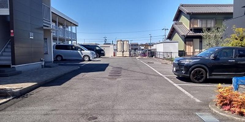 レオパレスＪＩＮＮＯ 駐車場