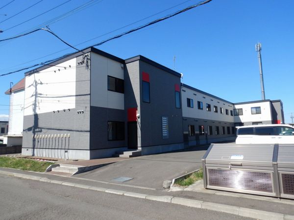 レオパレスモンマルトルの丘 外観